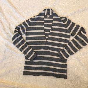 Light weight deep V sweater