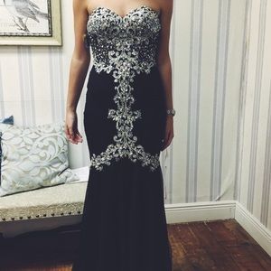 Black Formal Strapless Gown/Dress