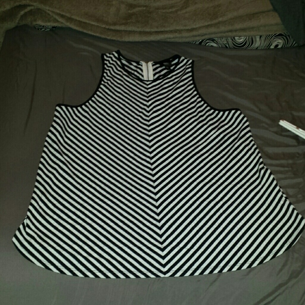 Mossimo striped swing top with zipper detail