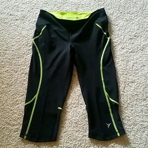 Old Navy Active Fitted Capris - Size M