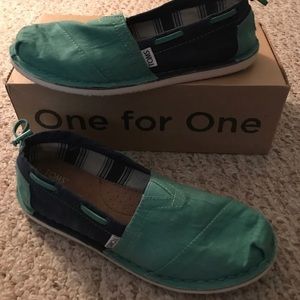 Toms sneakers