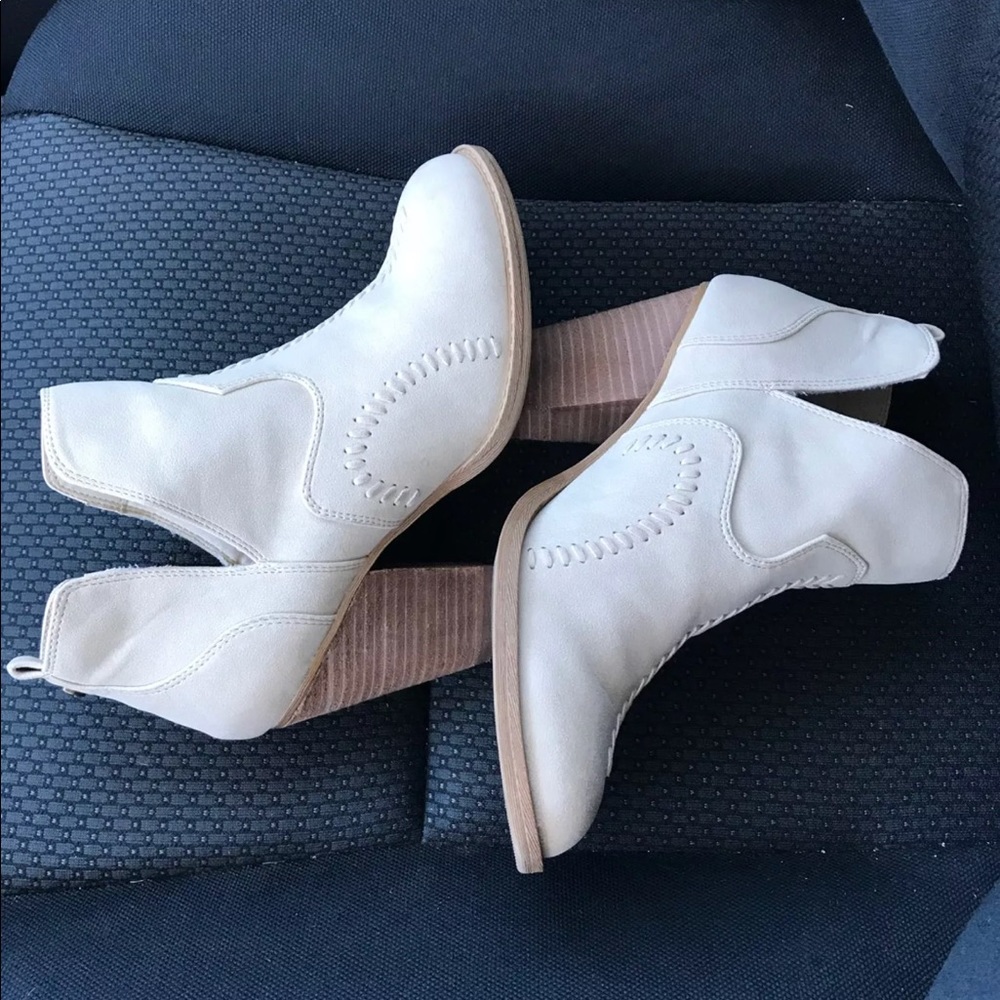 Daisy Fuentes Boots