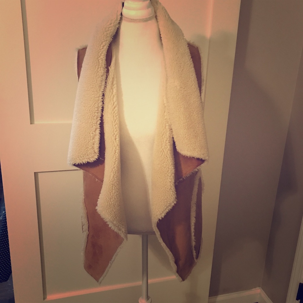 Reversible Faux leather shearling Vest (Size L)