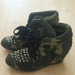 EUC Forever 21 Camo studded wedge sneakers