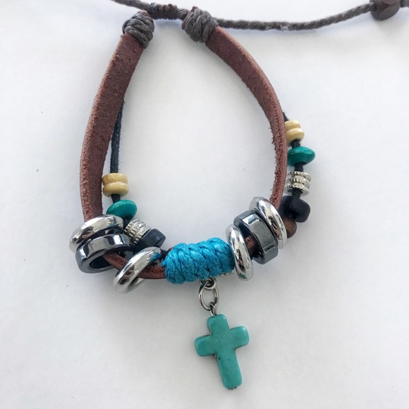 ✅ADJUSTABLE BRACLE WITH CROSS CHARM - Picture 1 of 2