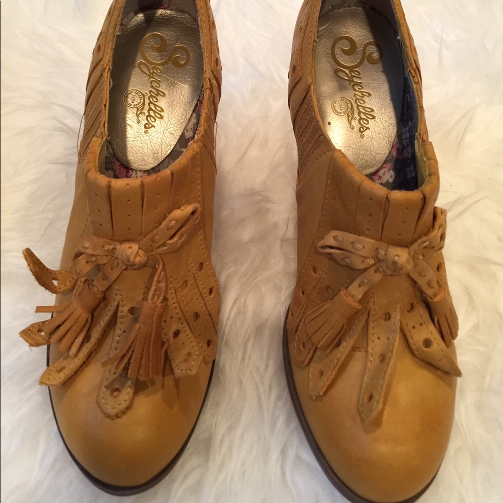 BRAND NEW NEVER WORN SEYCHELLES Pump