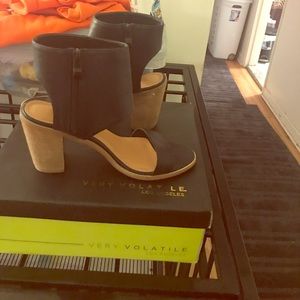 Very volatile block heel