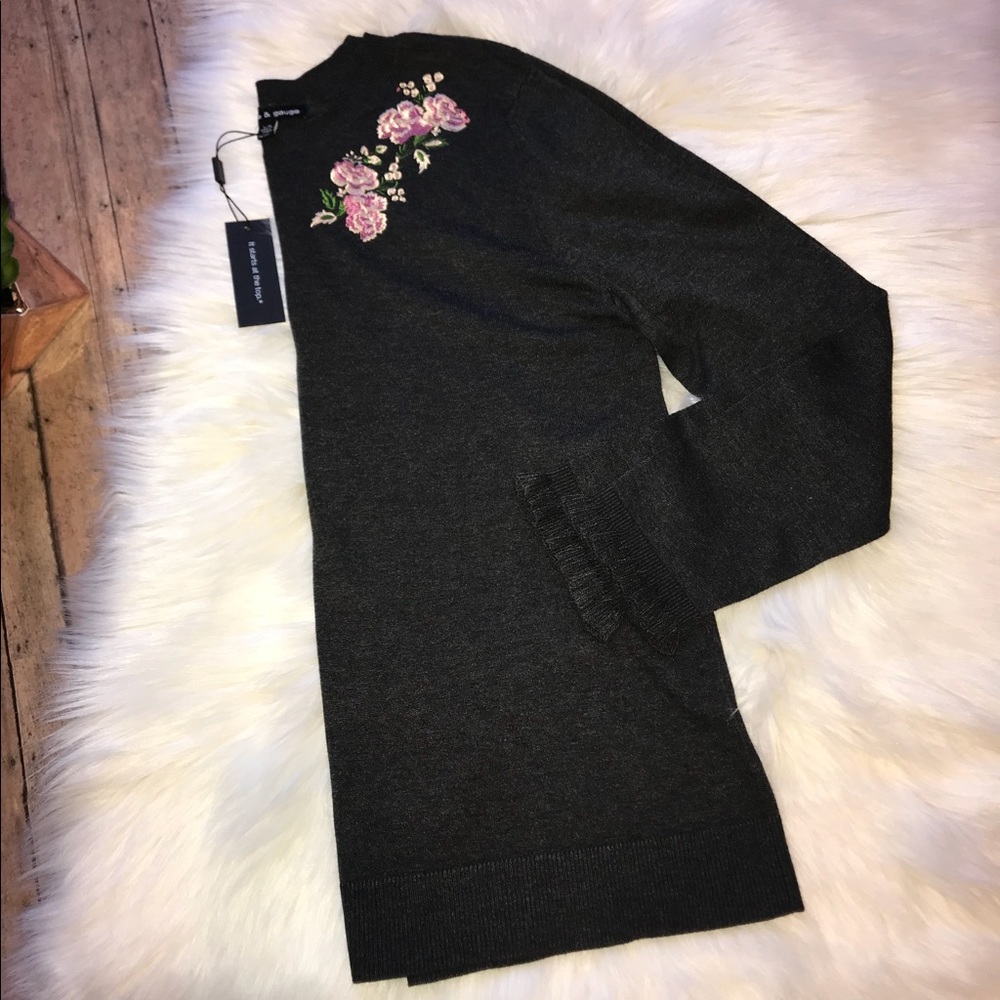 NWT Cable & Gauge Charcoal Floral Sweater