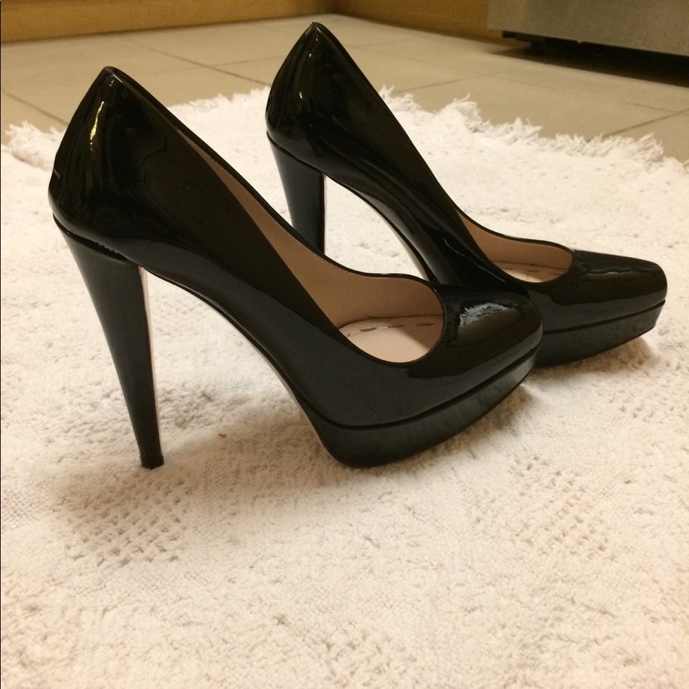 Miu Miu Classic Patent Leather Platform Pump - Picture 2 of 4