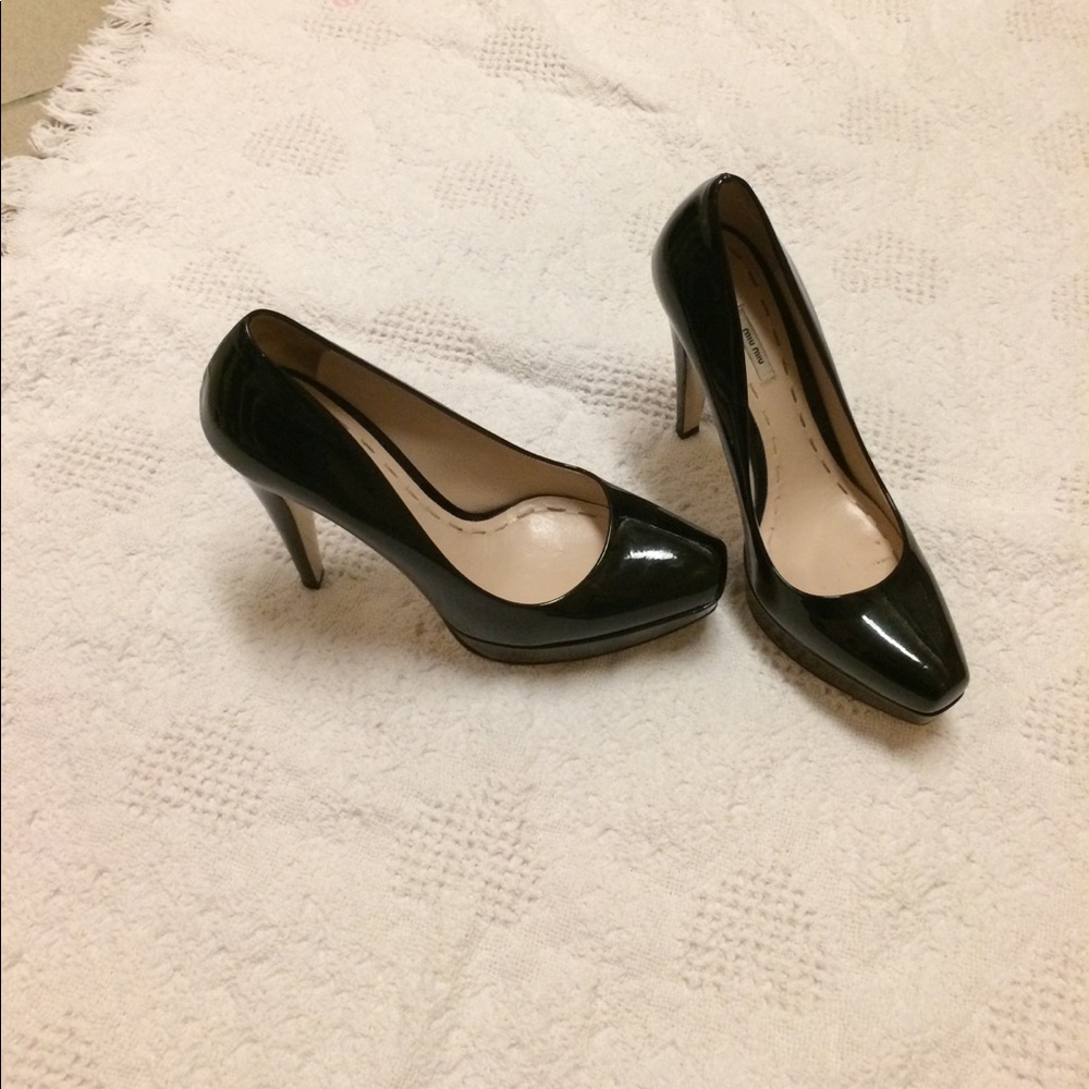 Miu Miu Classic Patent Leather Platform Pump - Picture 4 of 4
