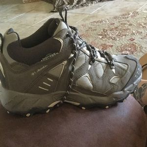 Columbia Omni tech size 9 women’s hiking boots