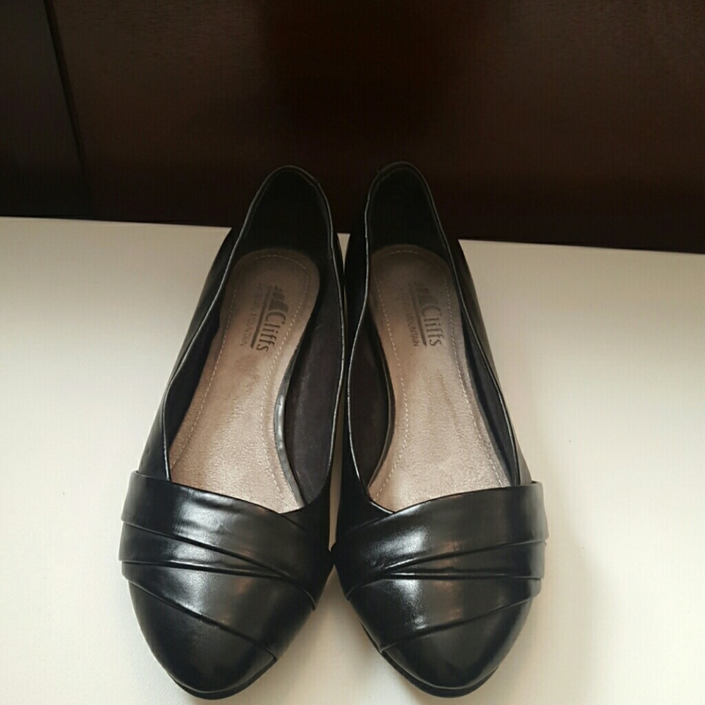 .DONATING SOON. Black Cliff Mountain Shoes