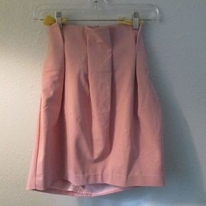 Pleated pink skirt