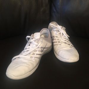 Women’s White Nike Free TR6 - size 6