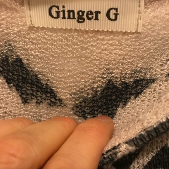 Fun pattern lightweight sweater!! - Picture 2 of 2