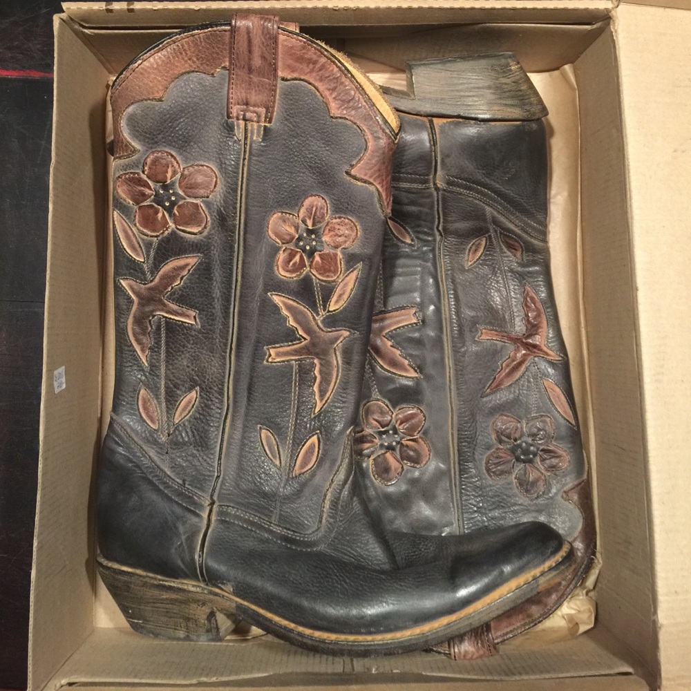 NEW Women’s Bedstu Valencia Boots RARE!