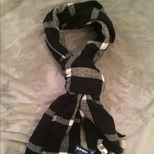 Old navy black and white scarf