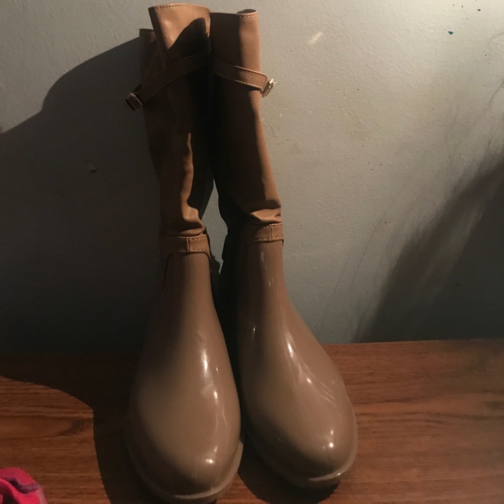 Cute fall boots size 8