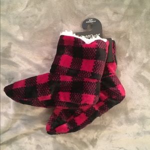 Cuddl Duds slipper socks with grippy bottom