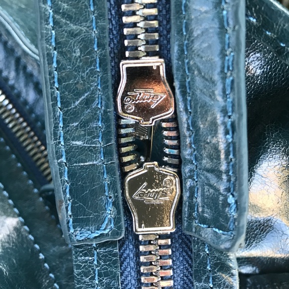 🔴💯BALENCIAGA GIANT STUD 173080. - Picture 2 of 8