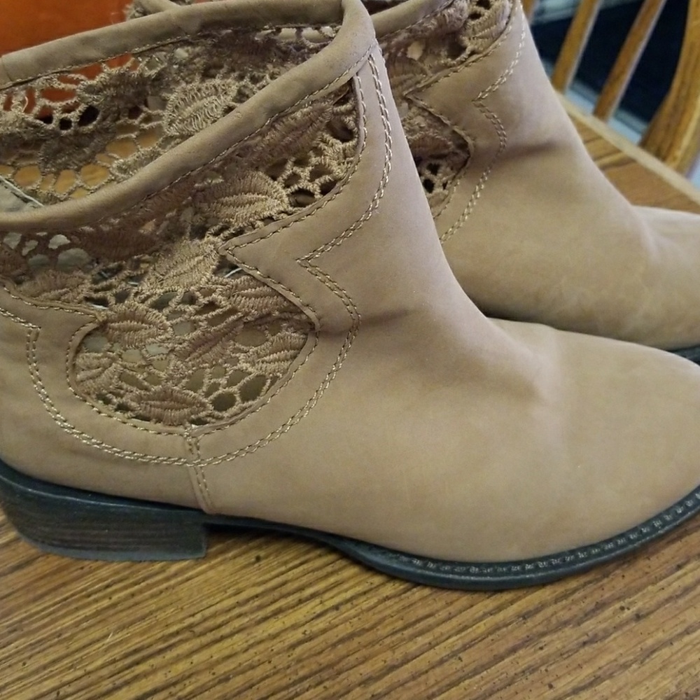 Tan suede boots NWOT