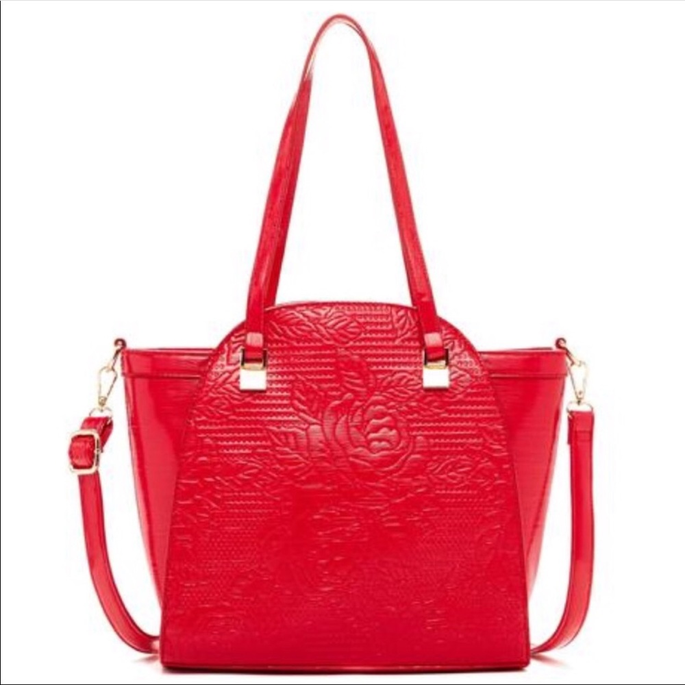 Red wall of roses tote