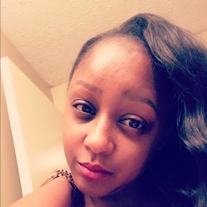 Meet your Posher, Amberial