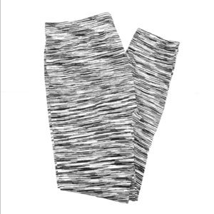 Black & White Capri Leggings