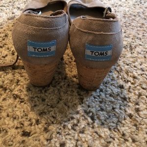 Toms wedges size 7