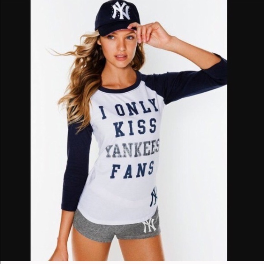 Vs pink only kiss Yankees fans top