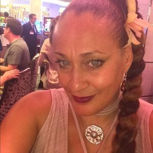 Meet your Posher, Lolita