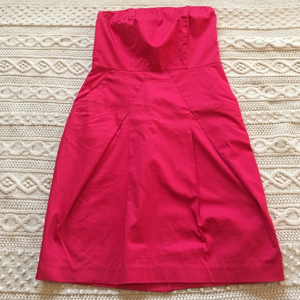 Limited strapless dress