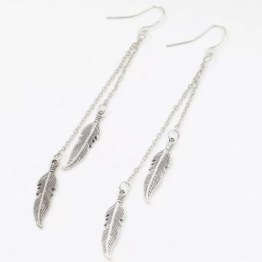 NWT✨Boho Silver Feather Earrings