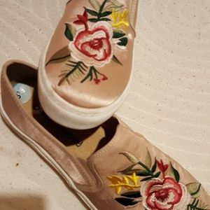 Embrodierd slip ons