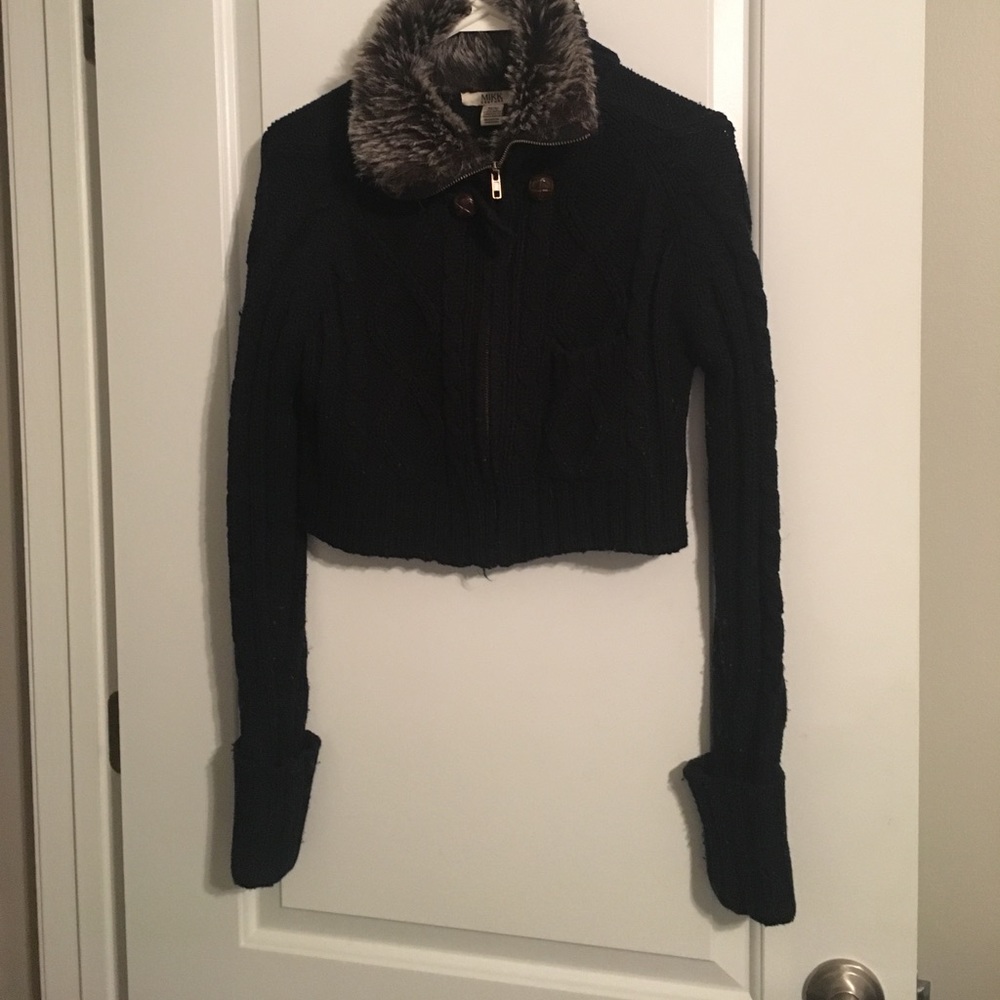 Fur lined collar on zip style cardigan/jacket