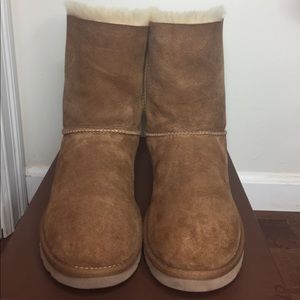 Chestnut Bailey Bow 2 Ugg Boots Size 9 with bows