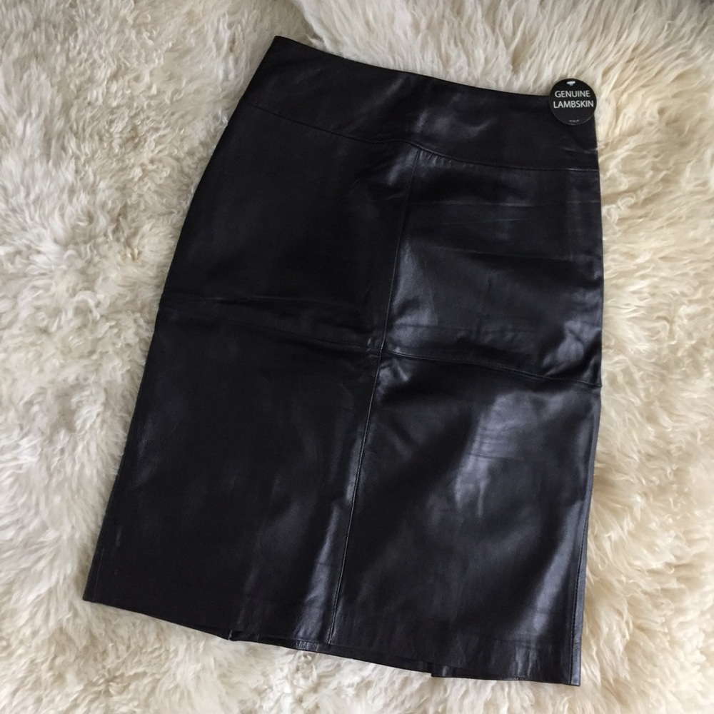 Jaclyn Smith - Genuine lambskin leather skirt, S