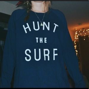 Wellen “Hunt the Surf” Sweatshirt