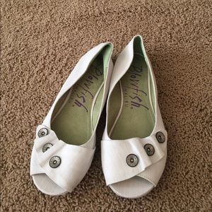 Adorable white blowfish flats, lightly loved