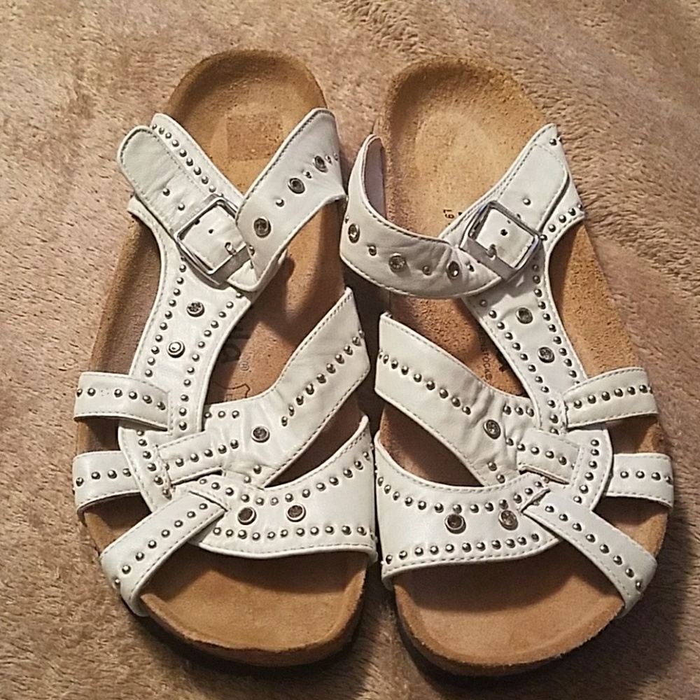Sandles