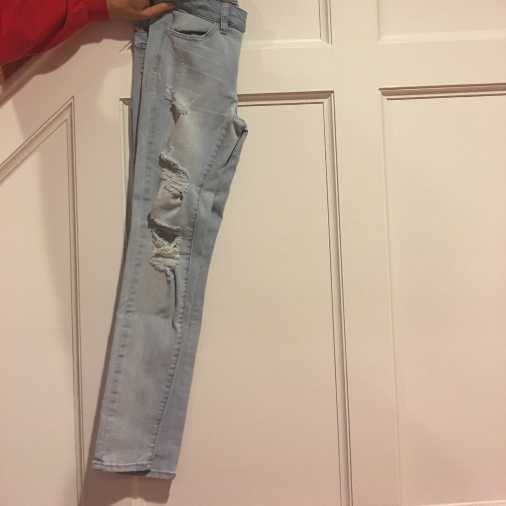 Light washed ripped jeans