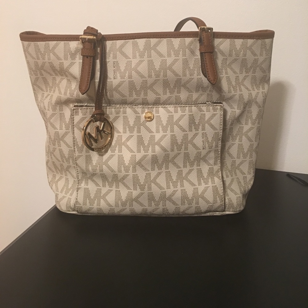 Authentic Michael Kors tote & wristlet