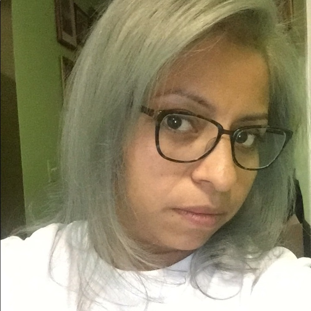 Meet your Posher, Elisa