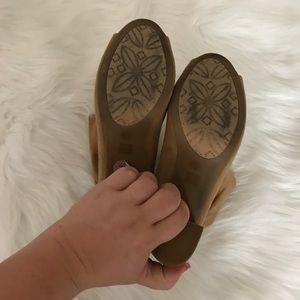 Chinese Laundry Shoes - Chinese Laundry Tan Peep Toe Booties! Chinese Laundry Shoes - Chinese Laundry Tan Peep Toe Booties!