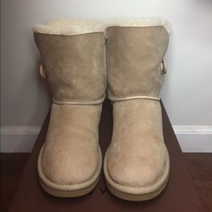Sand Bailey Button 2 Ugg Boots size 9