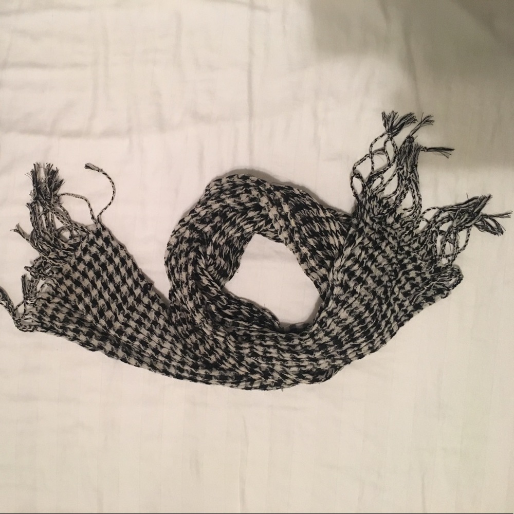 Black and white checkered scarf