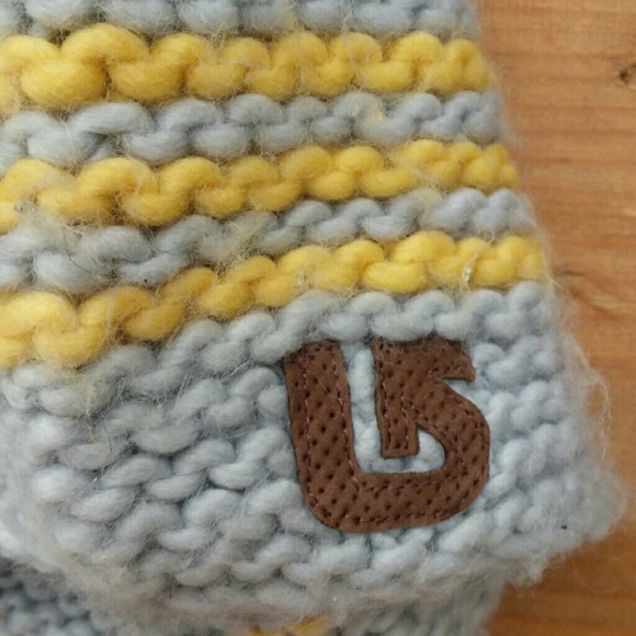 Burton Winter Beanie With Pom Top - Picture 4 of 5