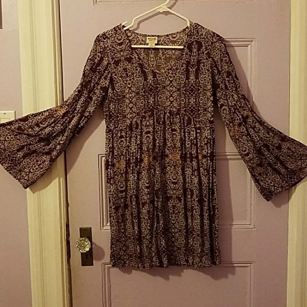 Dress with bell sleeves