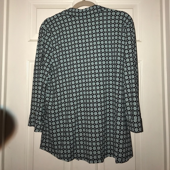 Button down - Picture 2 of 4