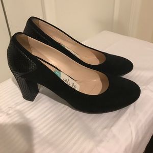 Aquatalia 7.5 pumps